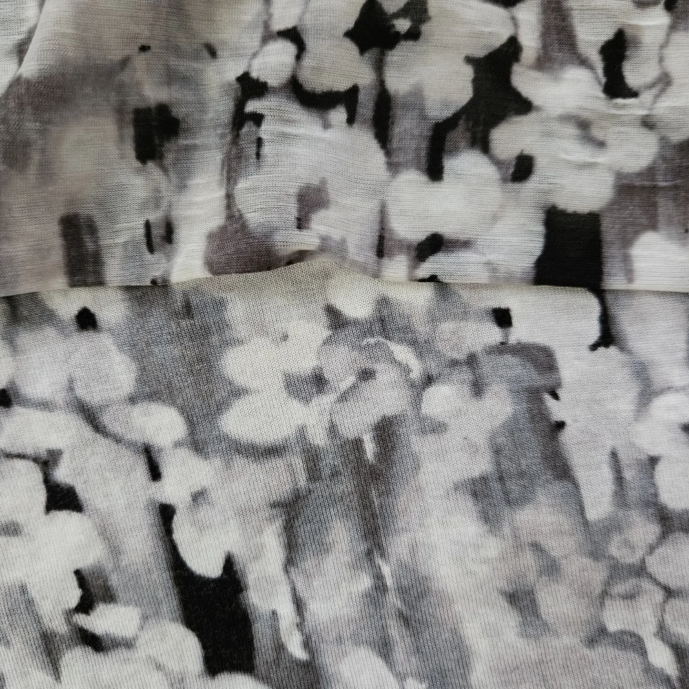 Simply Vera Vera Wang Women's Black and Gray Floral Patterned Top Size L - Picture 5 of 6